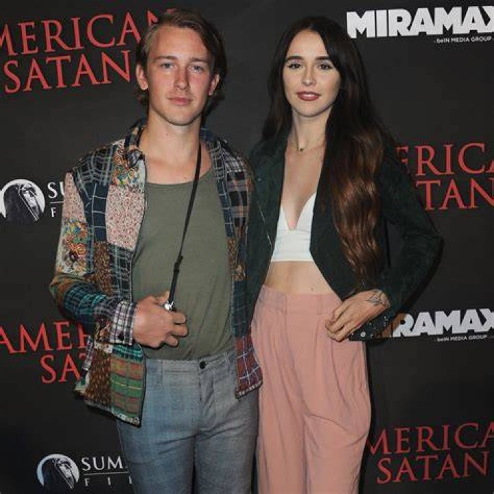 Acacia Brinley And Jairus Kersey: Inspiring Tributes From District 12