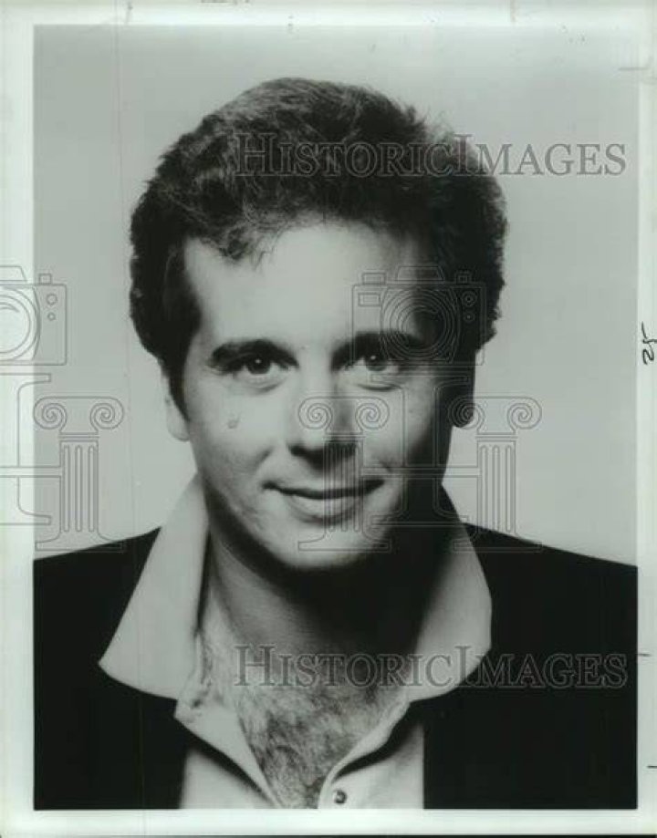 ACTOR DESI ARNAZ 8X10 PUBLICITY PHOTO (DA673)