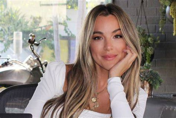 Alex Hall Wiki, BIO, Husband, Kids, Parents, Net Worth, Age, Height & More