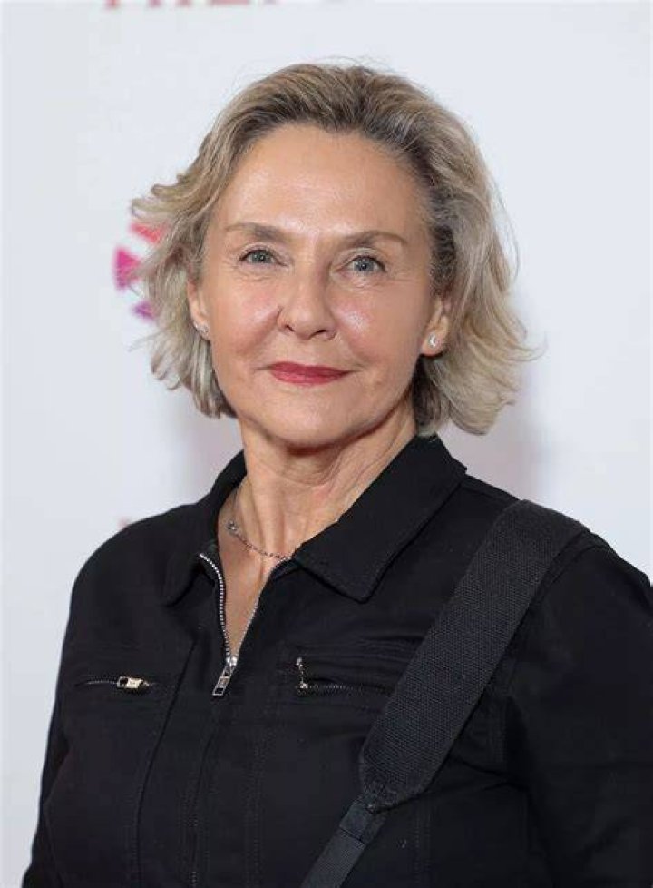 Amanda Burton (Actress) Bio, Wiki, Age, Height, Family, Children