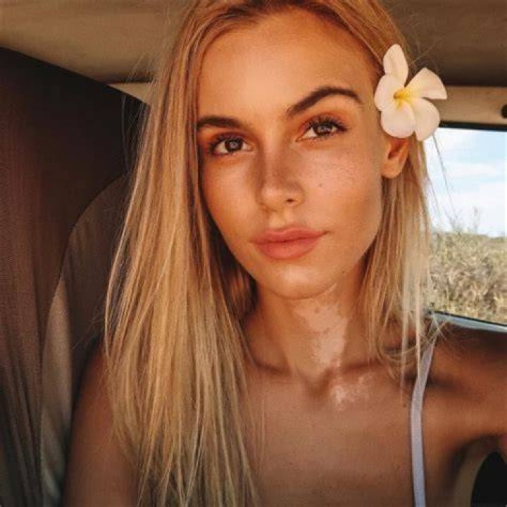 Amberleigh West Bio Age, Wiki, Net worth, Height, Boyfriend?