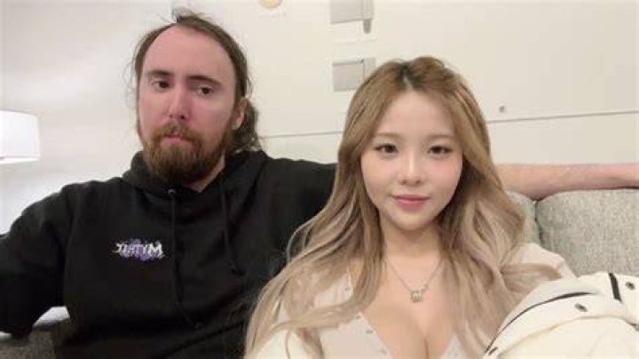 Asmongold and His Girlfriend &raquo; Shoot Camera