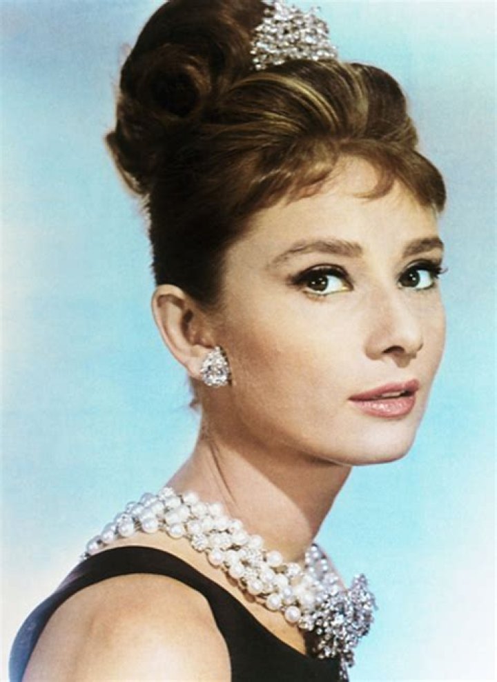Audrey Hepburn i più bei gioielli indossati nei film Vogue Italia