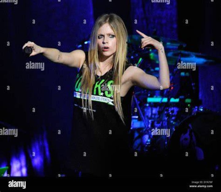 Avril Lavigne's ex husband Deryck Whibley 'finally drops her last name