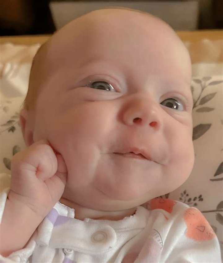 Baby Leighton Twinning With Mama Liz Johnston, See Pic