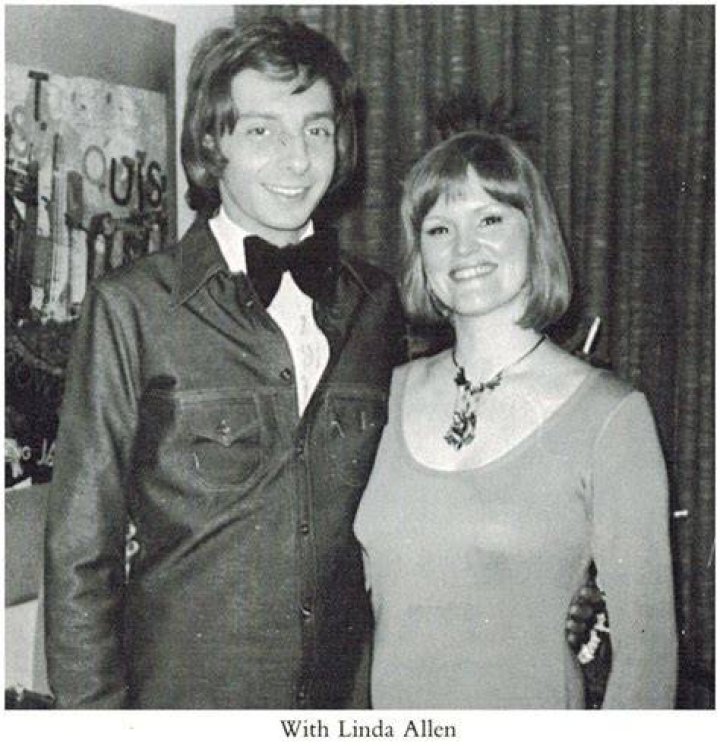 Barry And Companion, Linda Allen barry manilow Photo (36881444) Fanpop