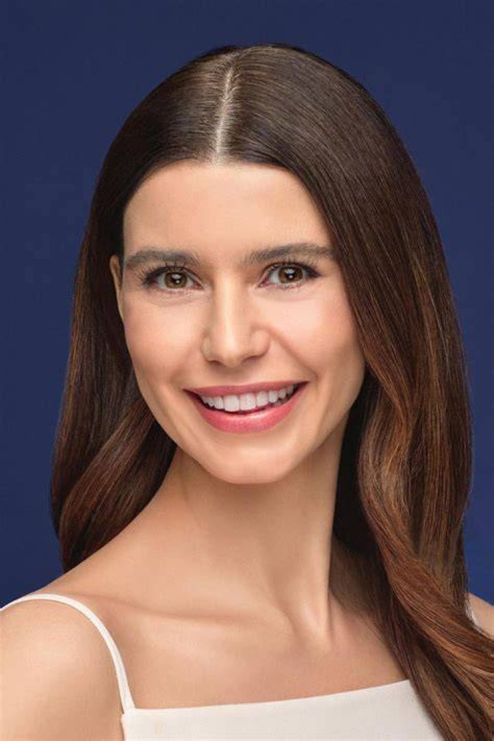 Beren Saat's Biography Husband, Eyes, Height, Religion, Age