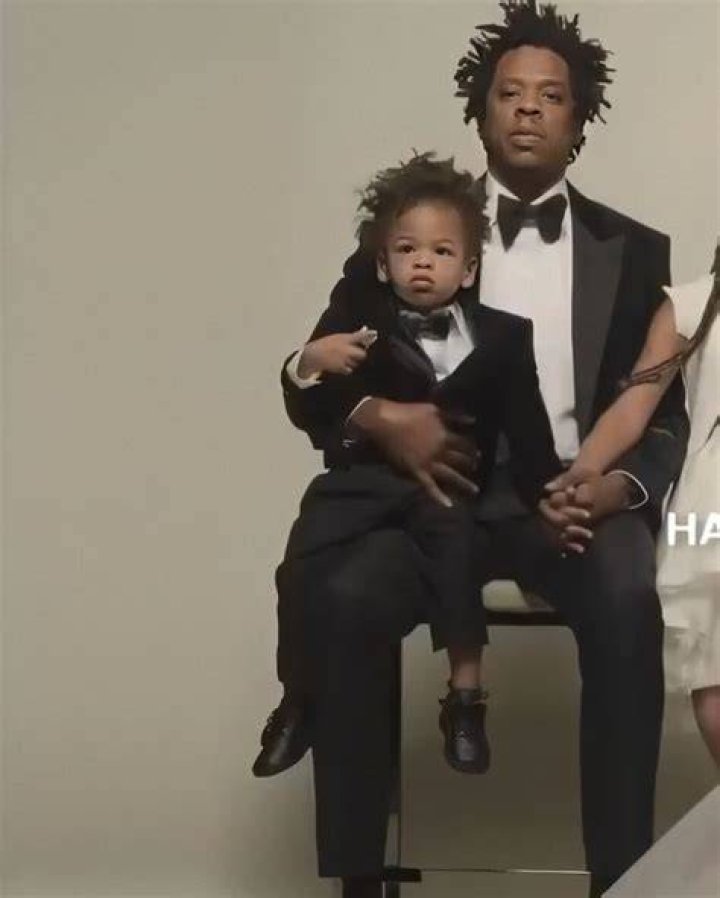 Beyoncé, JayZ and his son. "We Are Family" Pinterest Sons
