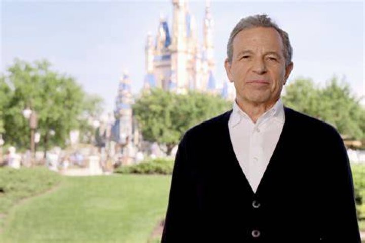 Bob Iger jogs maskfree with his family in California after