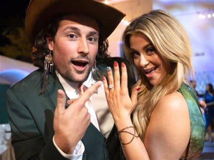 Brayden & Christina Get Engaged Live at &lsquo;The Golden Wedding&rsquo; Parade