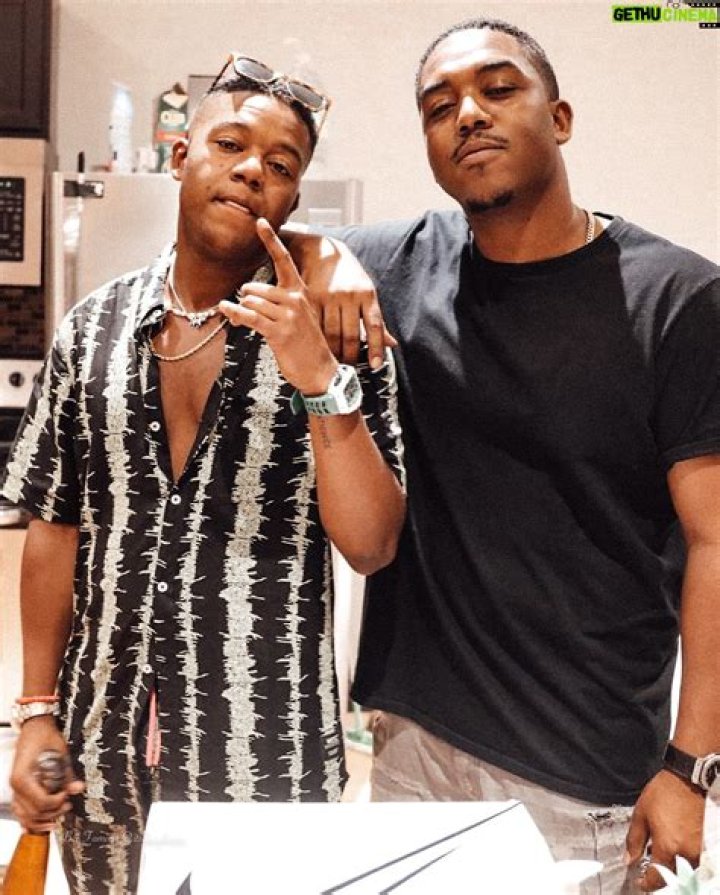 Christopher Massey [Profiles] &bull; Instagram, Twitter, TikTok Foller