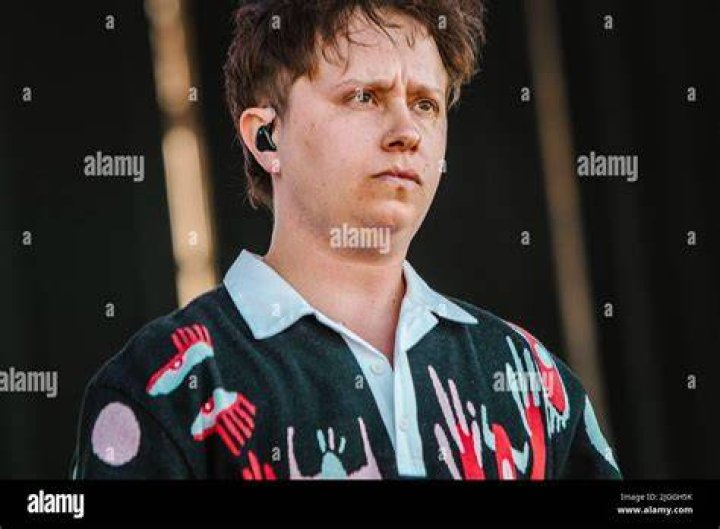 conor mason Nothing but thieves, I am a singer, Singer