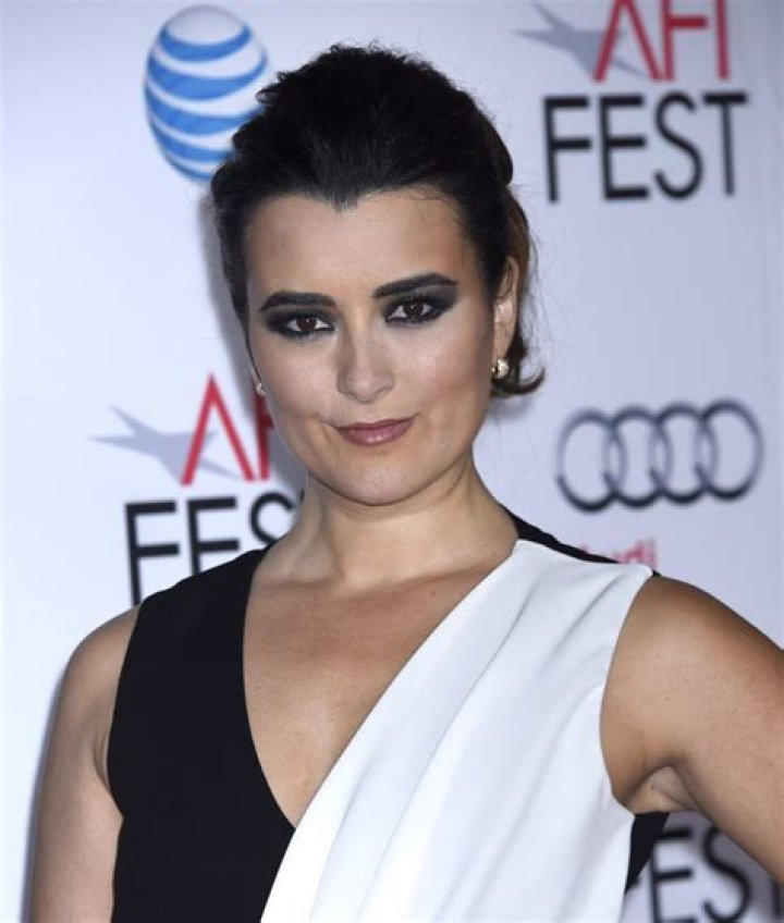 COTE DE PABLO at 2015 People’s Choice Awards in Los Angeles HawtCelebs