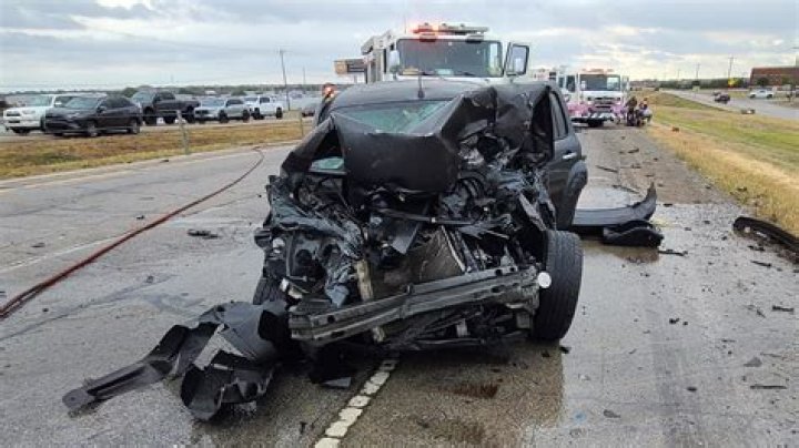 Crash on Central Texas highway leaves one man dead