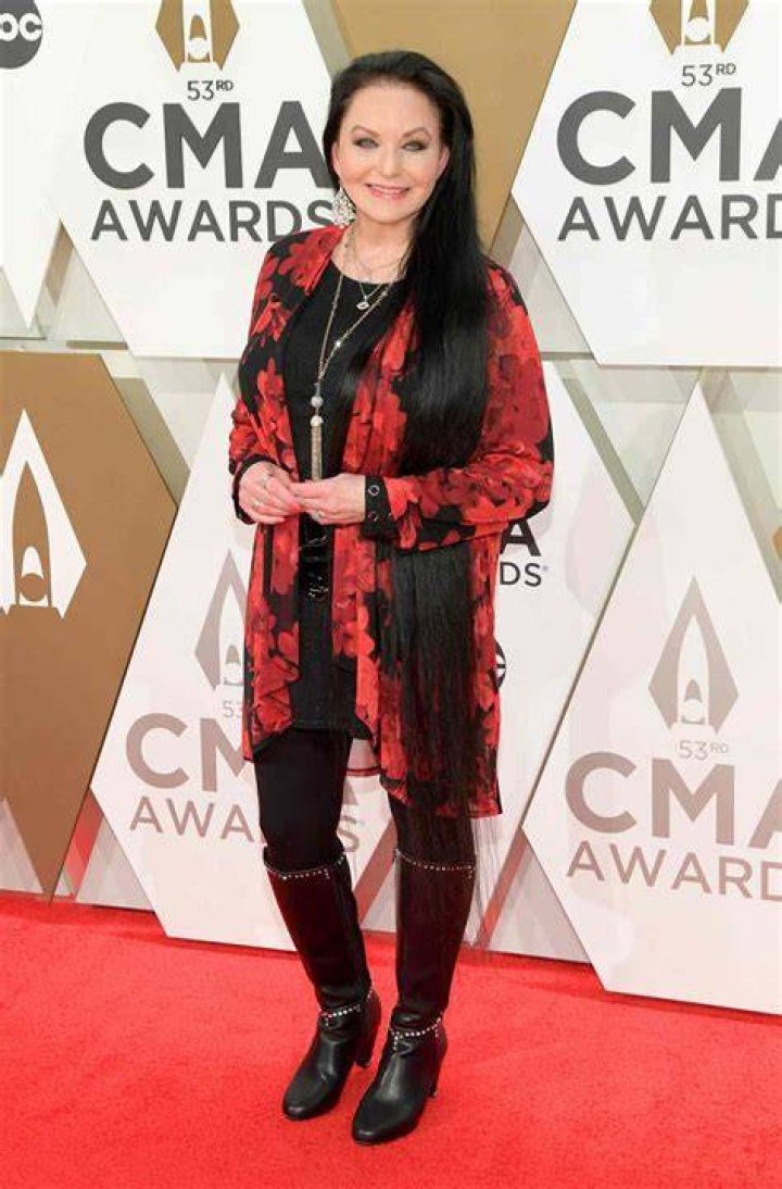 Crystal Gayle Reveals She's Wanted to Cut Her Signature Long Hair