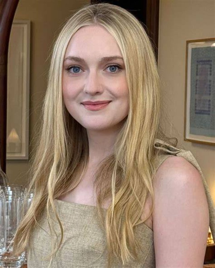 Dakota Fanning's Dad is a Certified Hunk &mdash; Plus 5 More Celebrities With