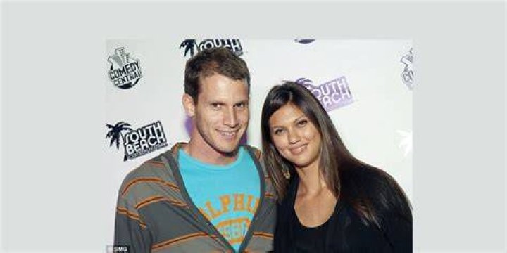 Daniel Tosh Biography Age, Wife (Carly Hallam), Kids, Career & Net