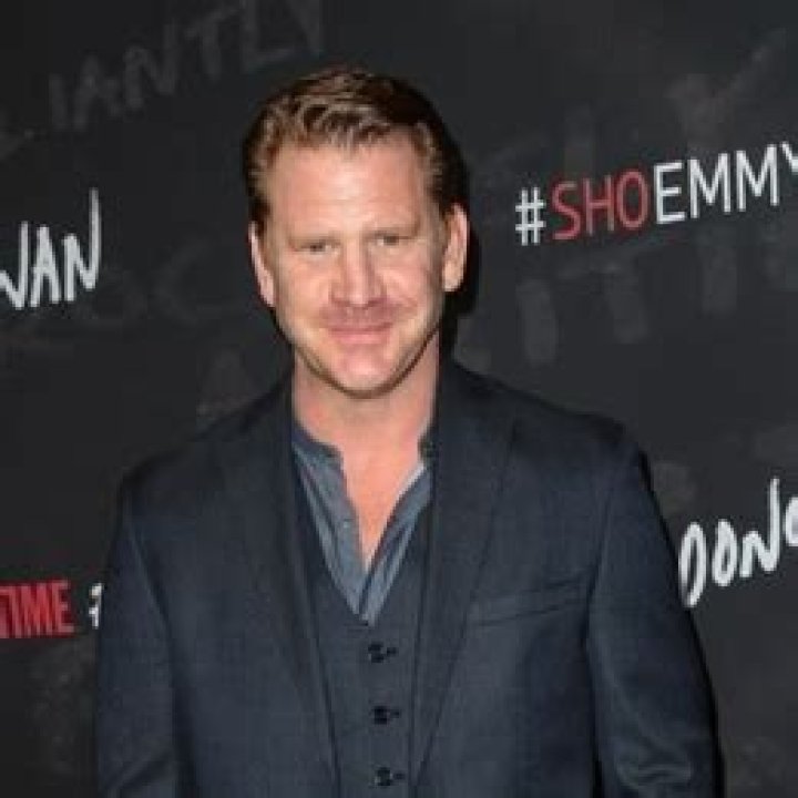 Dash Mihok Wiki Bio, Wife, Net Worth, Brother, Married, Kids, Wedding