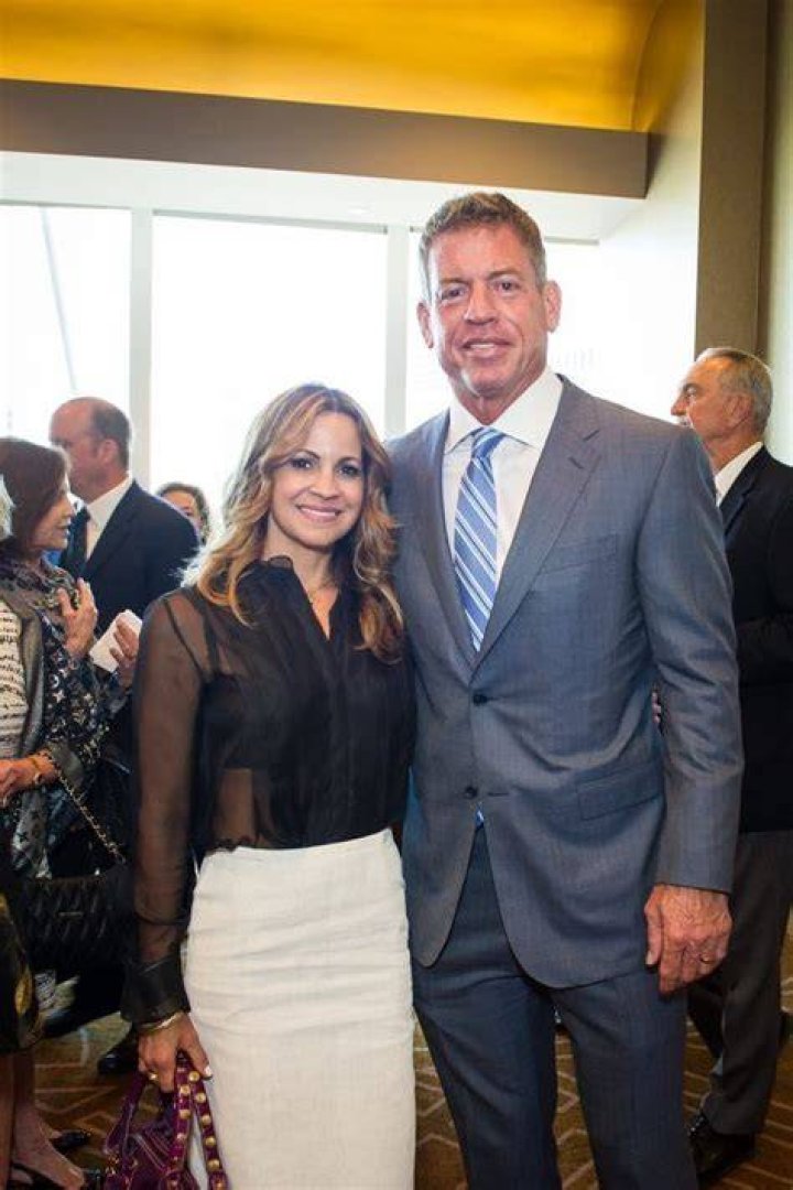 Did Troy Aikman marry in 2000? Find out about his relationship with