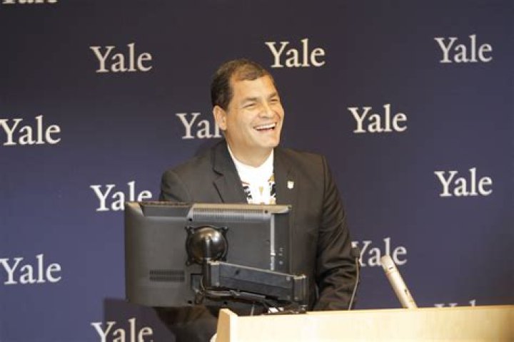 Ecuadorian president talks national growth Yale Daily News
