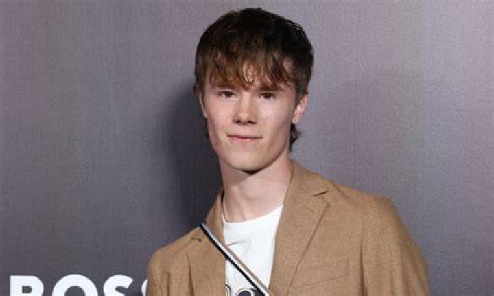 Edvin Ryding fr&aring;n &rdquo;Young Royals&rdquo; hyllar mamma