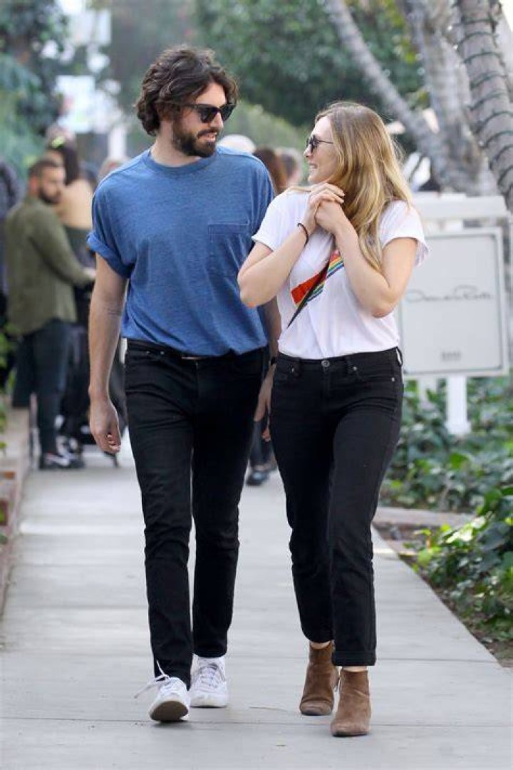 ELIZABETH OLSEN and Robbie Out for Ice Cream in Los Angeles 12/30/2017 HawtCelebs
