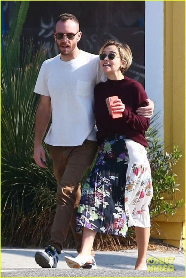 Emilia Clarke and boyfriend Charlie McDowel Out in Venice 03 GotCeleb