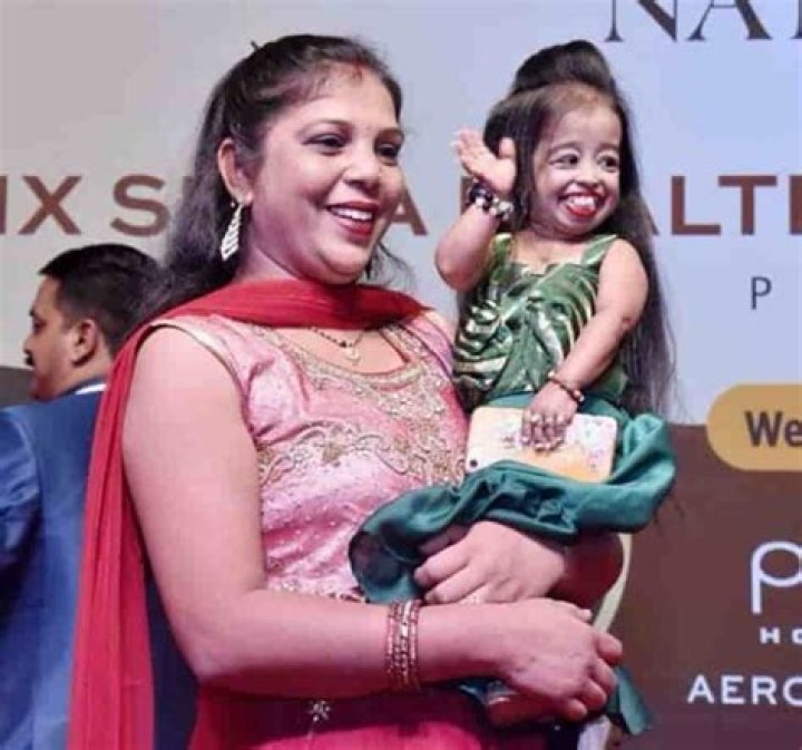 eNLokam Jyoti Amge the shortest woman in the world!