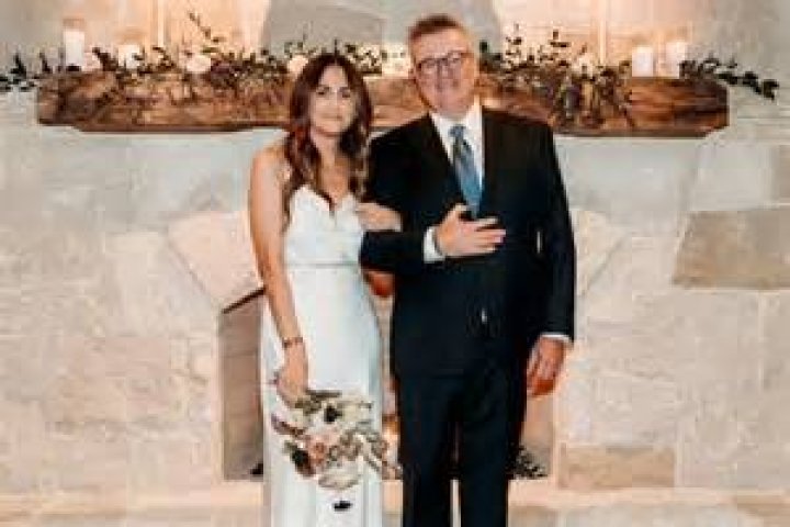 Eric Stonestreet on Why He Proposed to Fianc&eacute;e Lindsay Schweitzer
