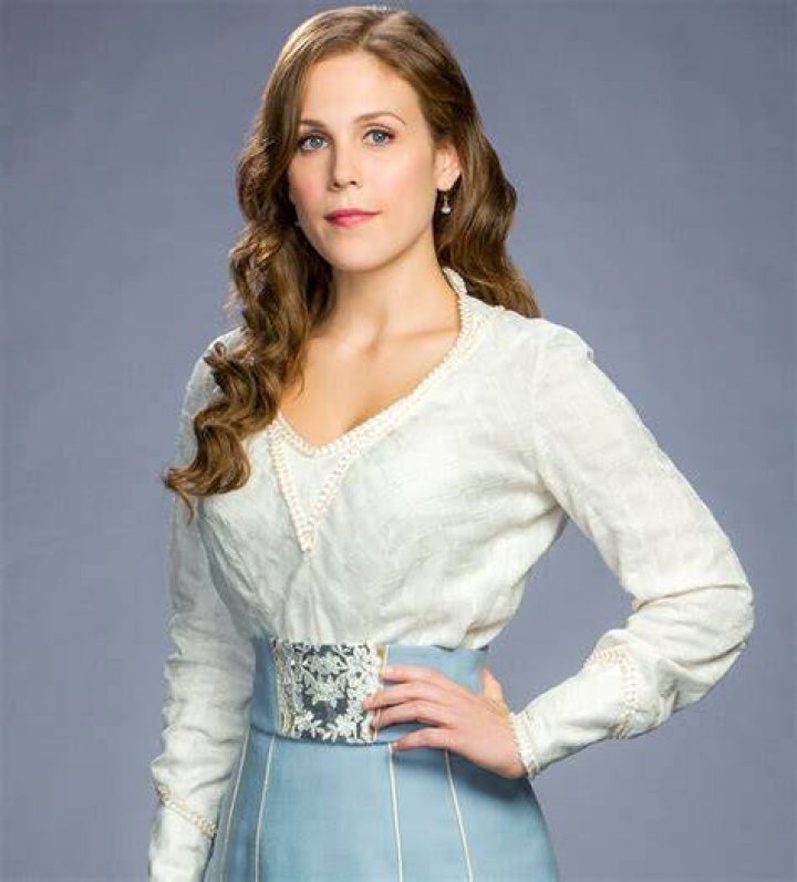 Erin Krakow Bra Size and Body Measurements