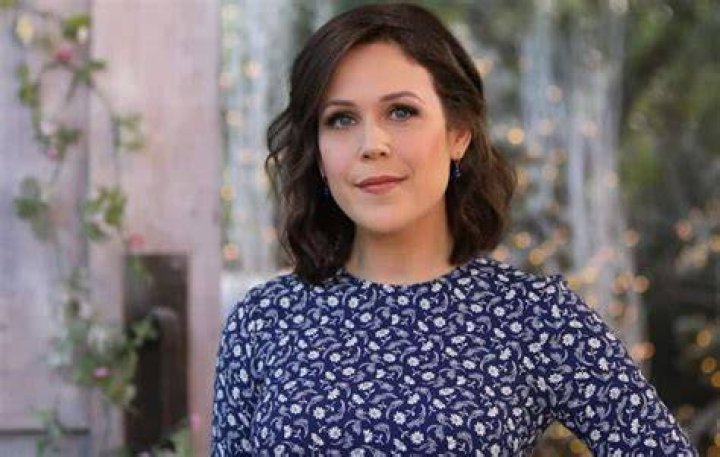 Erin Krakow Net Worth 4 Million Biography, Height, Husband & Life Story