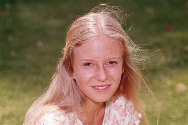 Everything About Eve Plumb, Her Married Life, Net Worth & Wiki Bio
