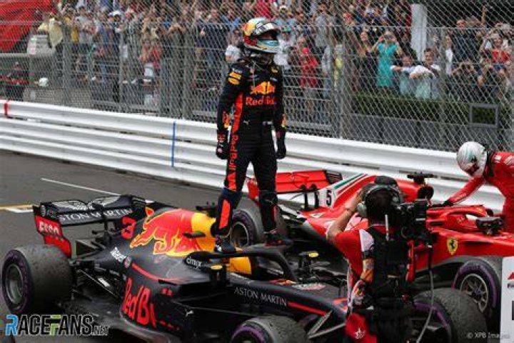 F1 2018 Daniel Ricciardo slammed by Max Verstappen’s dad Jos after