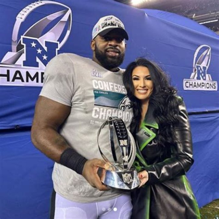 Fletcher Cox Wife, Salary, Net Worth, Dating, Girlfriend, Family, Facts