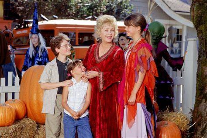 Halloweentown Star Describes Disney Channel Movie&rsquo;s Original Ending