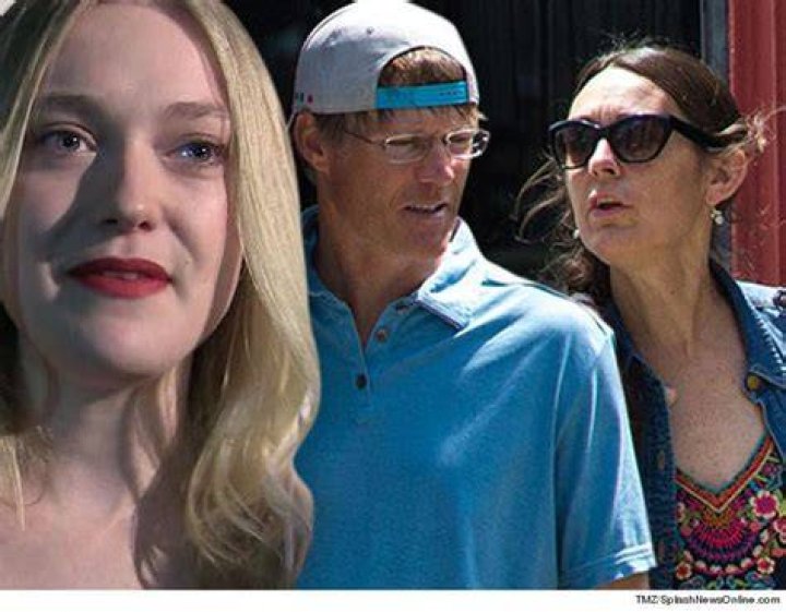 Hot Dad Alert! Dakota Fanning Enjoys Basketball Game With Her Hunky