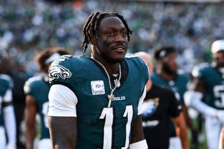 How A.J. Brown tried to ease the Eagles’ mounting tension
