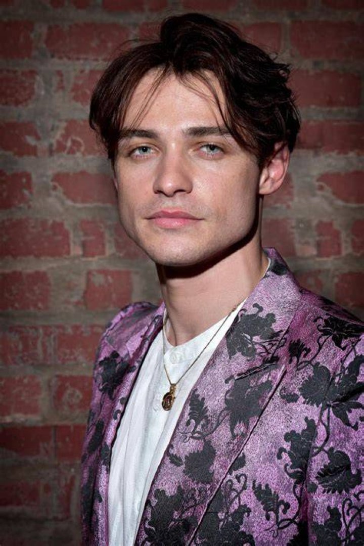 How Long Have Thomas Doherty and Dove Cameron Been Dating? POPSUGAR
