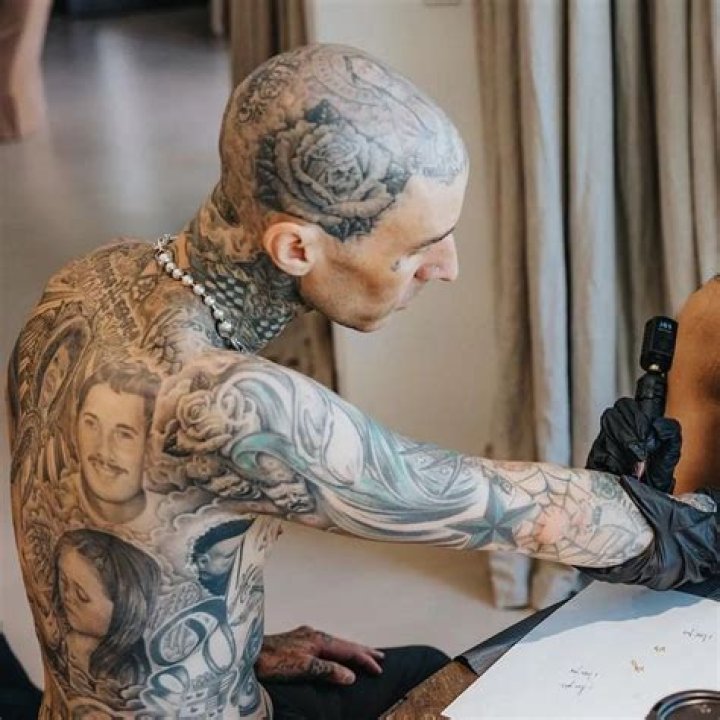 How many tattoos does Chad Kroeger have? Where does Chad Krueger live