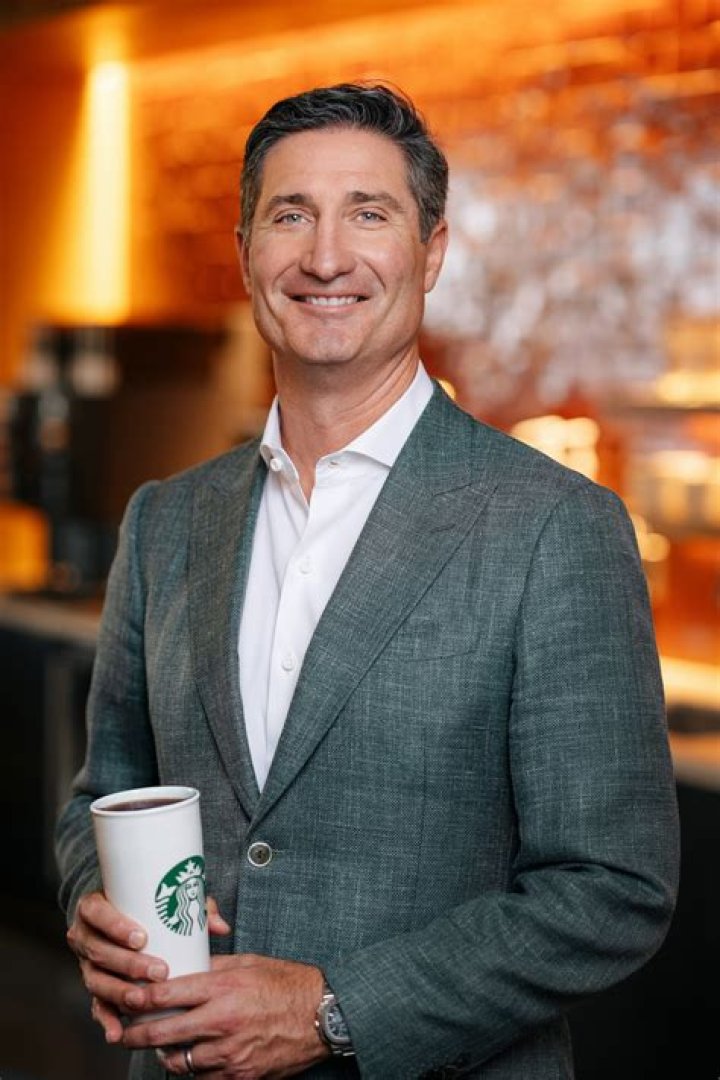 How rich is the CEO of Starbucks?