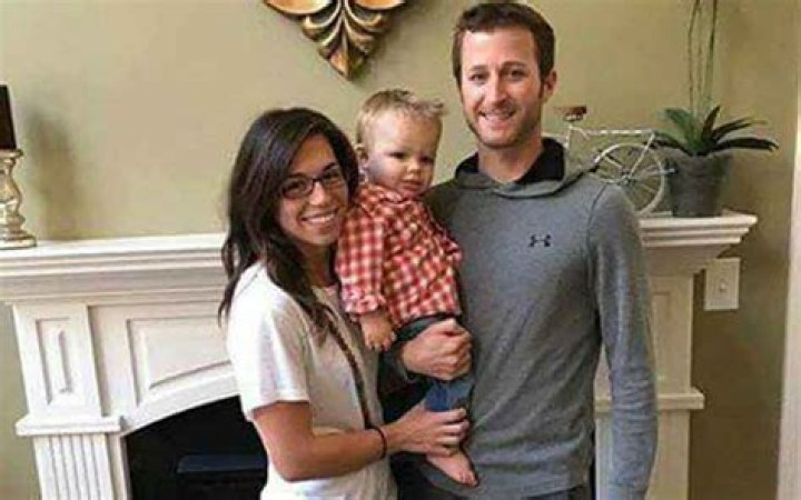 Is Kasey Kahne Married, Who Is His Wife, Son, Girlfriend, Family, Gay