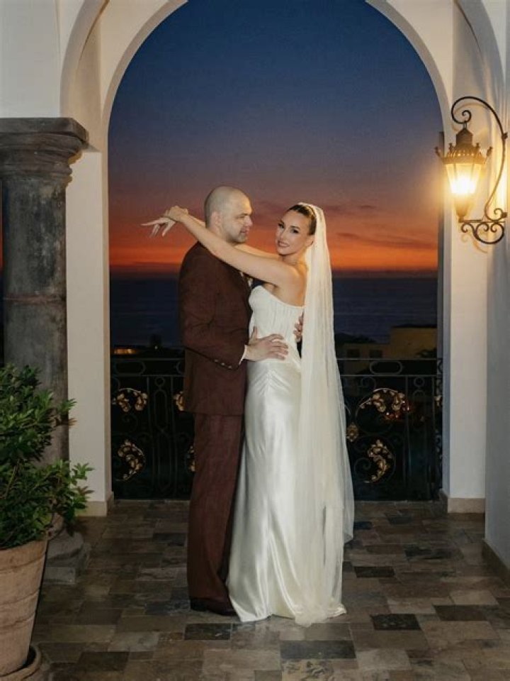 Is Loren Allred Married? Who Is Loren Allred Husband? Boyfriends & Love