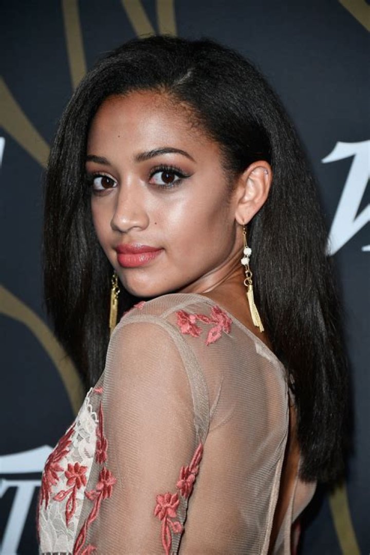 Is Samantha Logan Married or Dating? Who is Samantha Logan's Boyfriend?