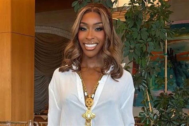 Jackie Aina on Why Beauty Diversity Matters [Video]