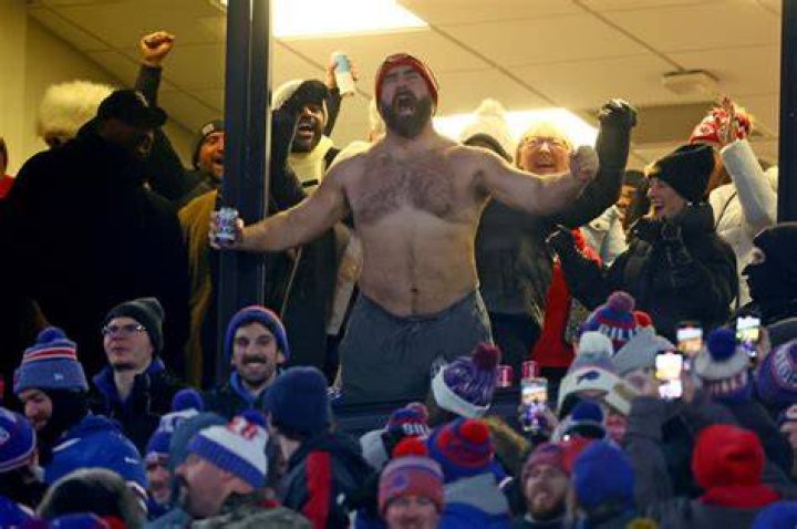 Jason Kelce, Buffalo'daki ChiefsBills playoff ma&ccedil;ında dikkatleri