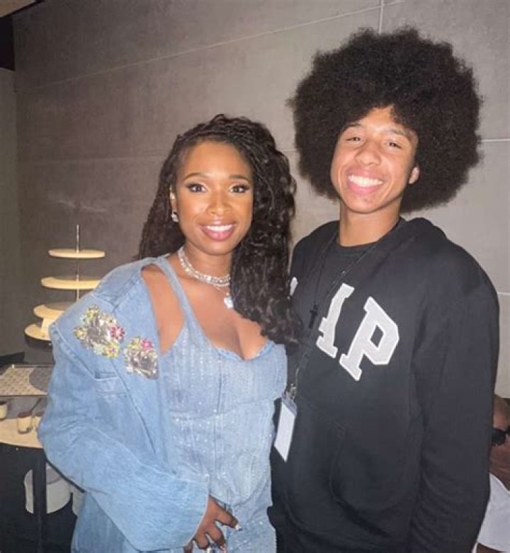 Jennifer Hudson poses with her husband, American professional wrestler