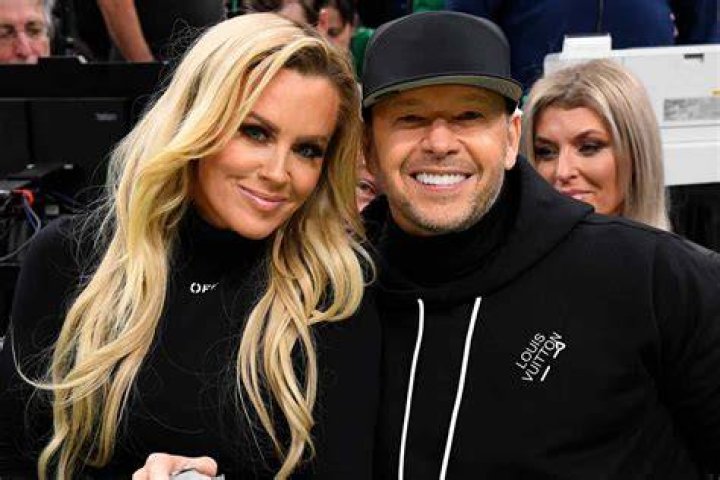 Jenny McCarthy and Donnie Wahlberg Adorably Celebrate Their 2Year