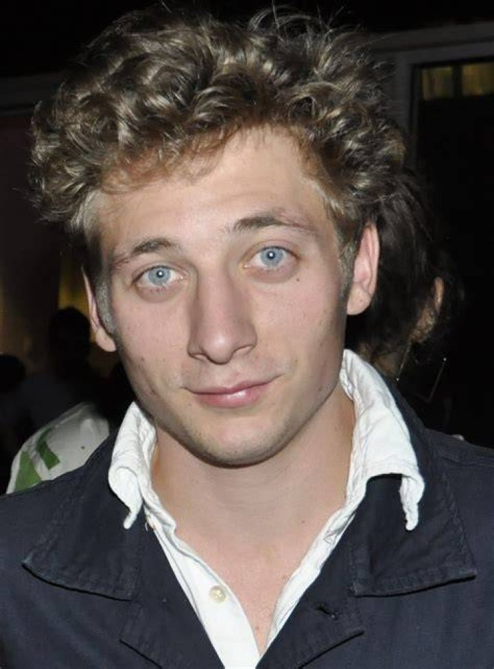 Jeremy Allen White Bio, Age, Net Worth, Height, Single, Facts