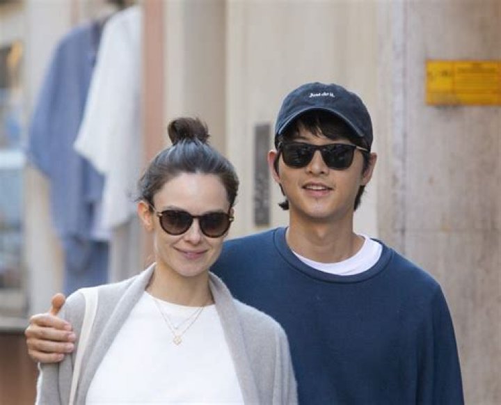 Katy Louise Saunders [Song Joong Ki's GF] Wiki, Bio, Age, Marriage