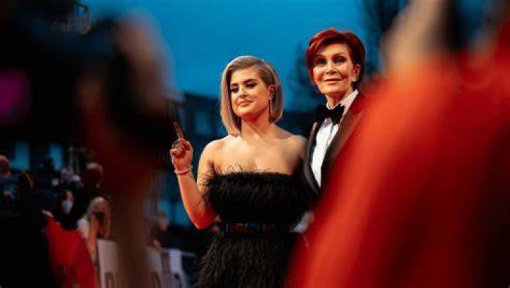 Kelly Osbourne Shuts Down 'Stupid' Plastic Surgery Rumors